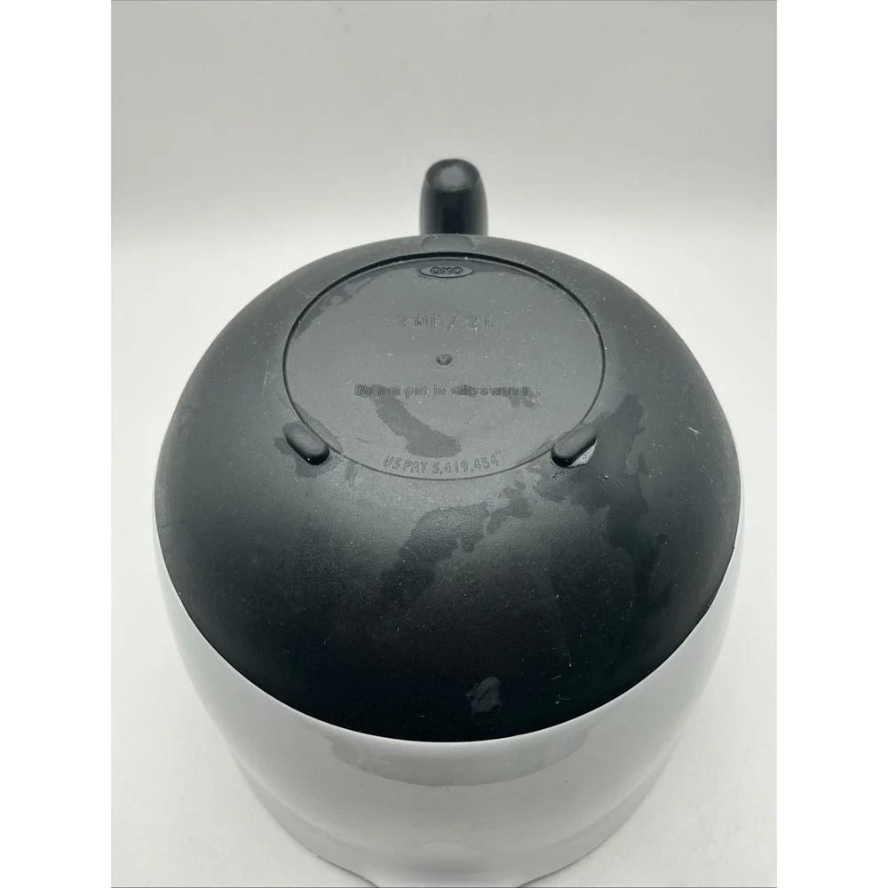 OXO Good Grips 2QT Plastic Batter Mixing Bowl, White Spout Non-Slip Handle 8 Cup